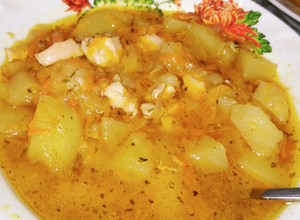 Фото Тушёная картошечка с курочкой.