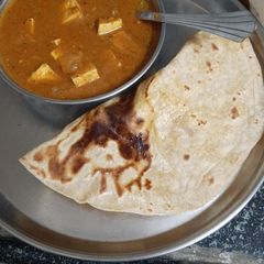 A picture of Matar paneer.
