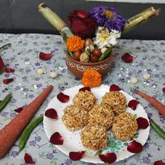 A picture of Murmura Jaggery ladoos(murmura ladoo).