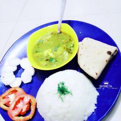 A picture of Nimona and rice, chapati, salad.
