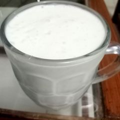 A picture of Mango and banana milkshake.