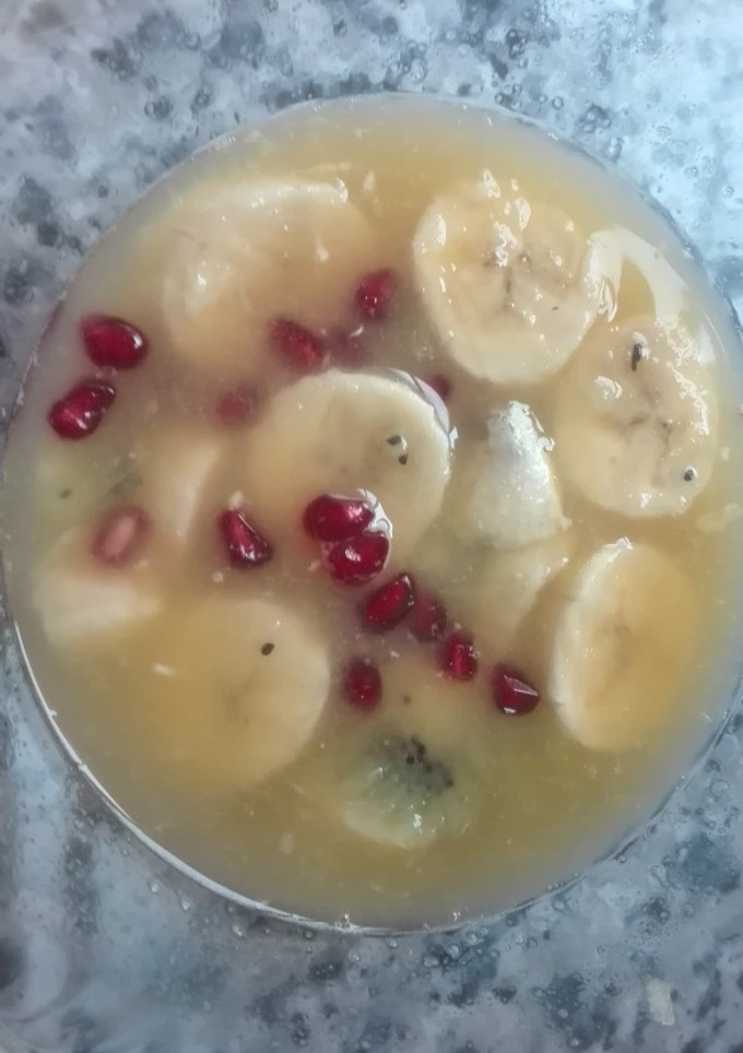 Una foto de Postre de frutas con granada