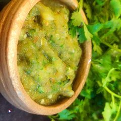 A picture of Tikhi Hari Chutney.