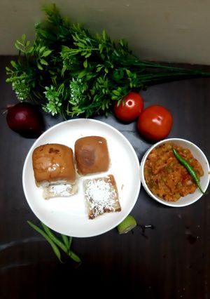 स्टफ्ड पाव भाजी (Stuffed Pav bhaji recipe in Hindi) रेसिपी मुख्य फोटो