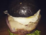 Pan de hamburguesa con tinta de calamar