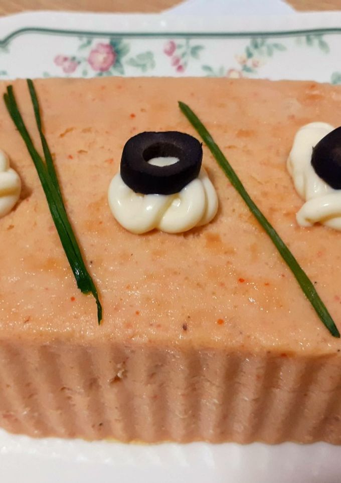 Una foto de Pastel de salmón y merluza