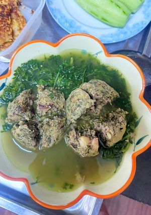 Hình của món Mọc thịt ngải cứu hầm.