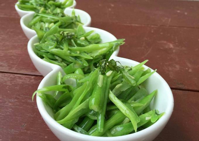 Steps to Make Super Quick Homemade Green Bean With Herbs Salad