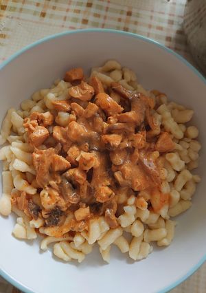 Tejszínes-gombás csirkemell, gluténmentes galuskával recept fotója