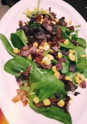 Una foto de Ensalada de espinacas con tocino