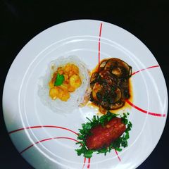A picture of Shrimps in red sauce.