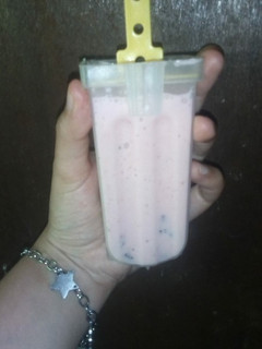 Una foto de Helado de frutilla y yogur