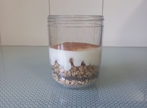 Una foto de 327. Porridge con kefir, cereales y nueces
