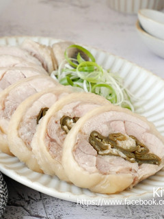 剝皮辣椒雞腿捲_電鍋料理 的食譜成品照片