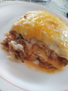 Una foto de Lasaña de carne y verduras