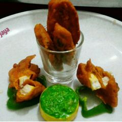 A picture of Paneer pakkoda.