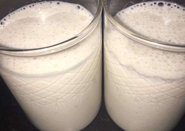 Recipe of Any-night-of-the-week Banana smoothie
