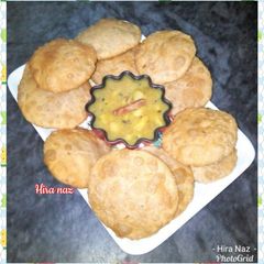 A picture of Daal kachori.