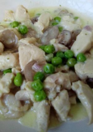 Una foto de Pollo y champiñones de Domingo