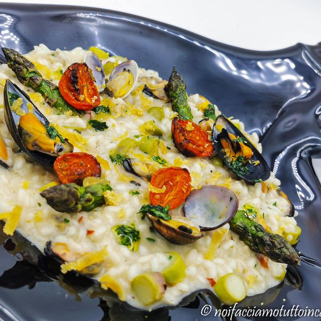 Risotto de marisco con espárragos y stracciatella
