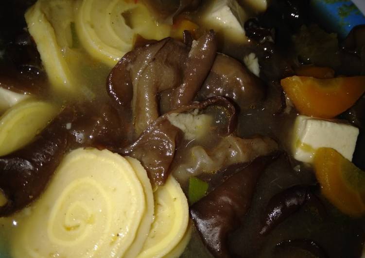 Bagaimana Menyiapkan Sup kimlo/sup jamur kuping yang Enak Banget