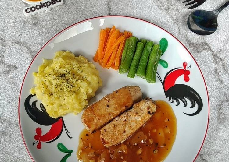 Bagaimana Menyiapkan Tuna Steak with Mashed Potato, Lezat Sekali