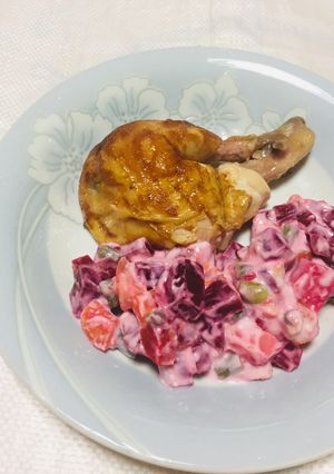Una foto de Ensalada Rusa acompañado con Pollo a la Brasa!🥗