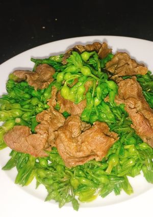 Hình của món Hoa thiên lý xào bò.