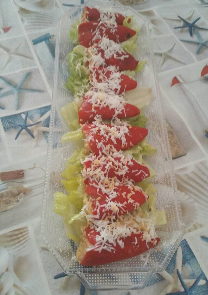 Una foto de Pimientos del pIquillo rellenos de pollo