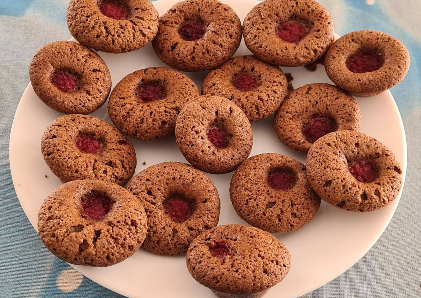 Petits gâteaux moelleux choco framboise