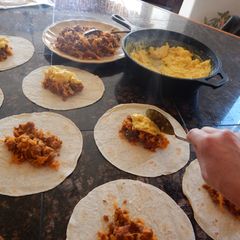 A picture of Chorizo con Papas y Juevos Burritos.