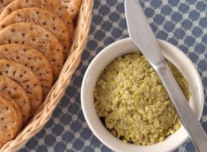 Una foto de Tapenade de aceitunas verdes vegano