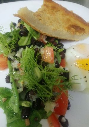 Una foto de Ensalada de porotos negros