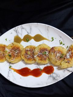 चीज़ स्टफ्ड पोटैटो कटलेट (Cheese stuffed potato cutlet recipe iin Hindi) रेसिपी मुख्य फोटो