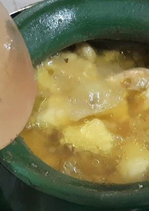 عکسی از دستور آبگوشت در دیگ سفالی