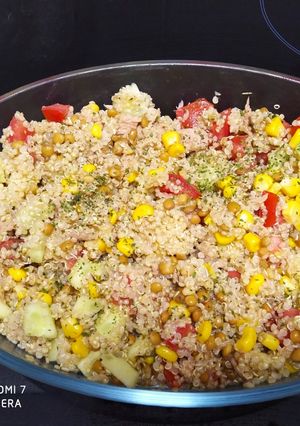Una foto de Ensalada de lentejas y quinoa