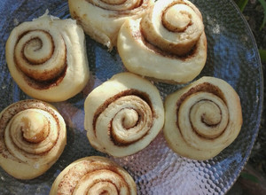 Una foto de Rol de canela o cinnamon roll sin manteca 😅 económico