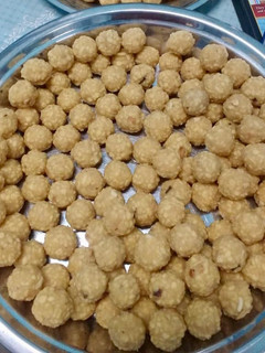 ஈஸி லட்டு (Easy laddu recipe in tamil) செய்முறை முக்கிய புகைப்படம்