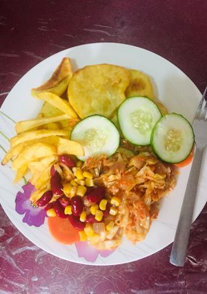 A picture of Irish potato chips 🍟 /fried sweet potatoes & cabbage sauce.
