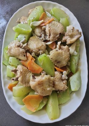 A picture of Wings with Jade Melon.