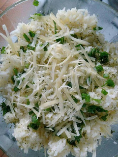 Una foto de Arroz rápido y fácil pero con mucho amor (vegetariano) 💐