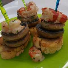 Una foto de Champiñones con gambones