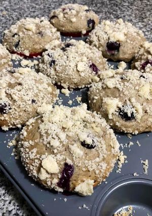 Una foto de Muffins de banana y arándanos