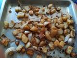 Patatas al horno con pimentón, ajos y cebolla
