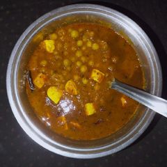 A picture of Matar Paneer.