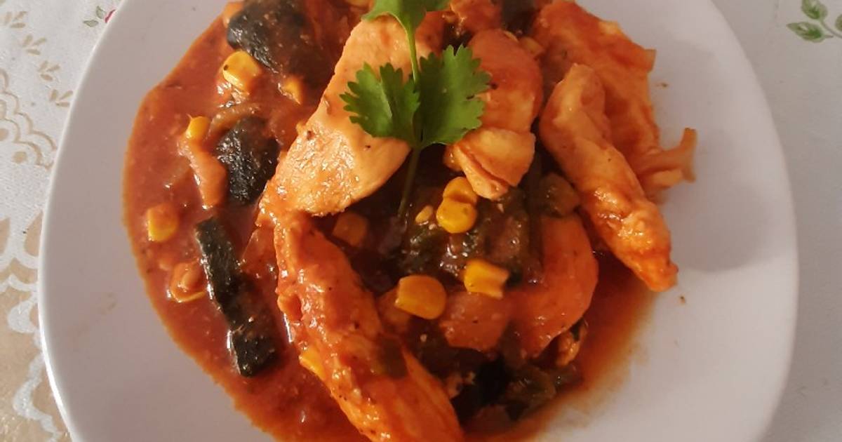 Pollo con poblano y elote en salsa de tomate Receta de Esther Soto- Cookpad
