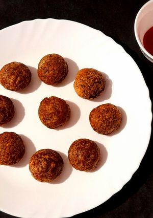 A picture of Whole Urad Dal Appe.