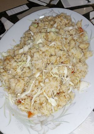 A picture of Gari with veggies.