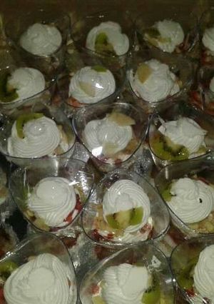 A picture of Kiwi Pineapple Yoghurt Parfaits.