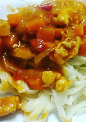Foto resep Spicy spaghetti with chicken & vegetables sauce